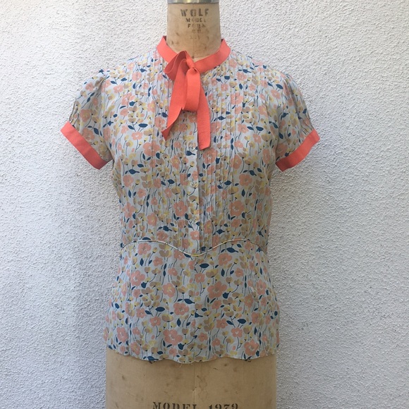 Marc Jacobs Tops - Marc Jacobs 100% silk floral print blouse